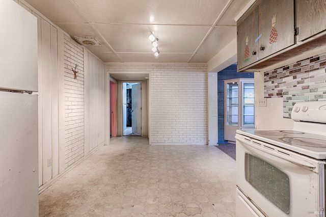 16344 5th St, Guerneville, CA 95446