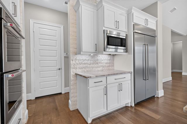 31424 Creekside Oaks Lane, Spring, TX 77386