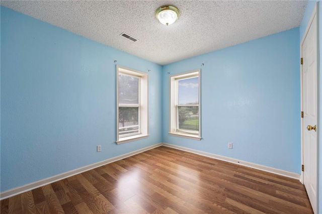 2005 E 34th Street, Kansas City, MO 64109