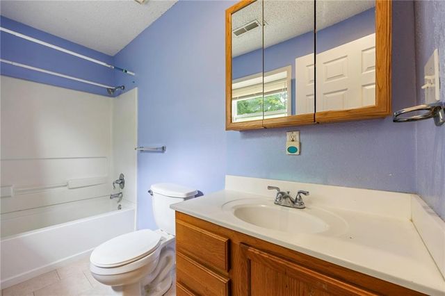 2005 E 34th Street, Kansas City, MO 64109