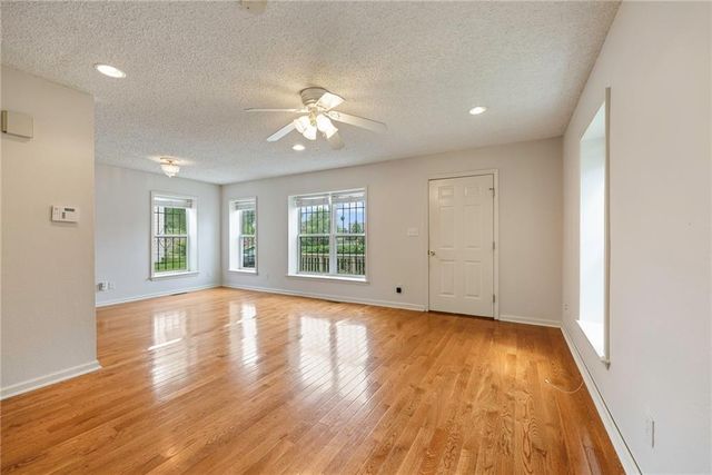 2005 E 34th Street, Kansas City, MO 64109