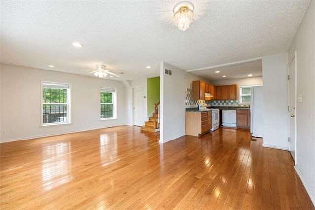 2005 E 34th Street, Kansas City, MO 64109