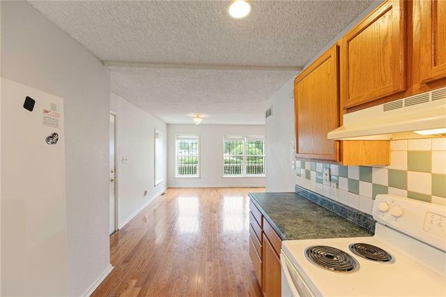 2005 E 34th Street, Kansas City, MO 64109