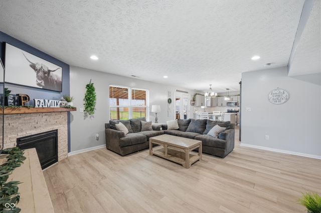 3140 Monterey Drive, Whiteland, IN 46184