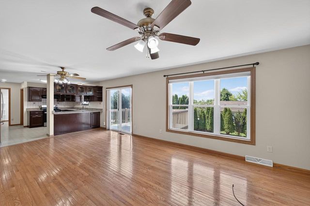 914 Eagle Crest Drive, Madison, WI 53704