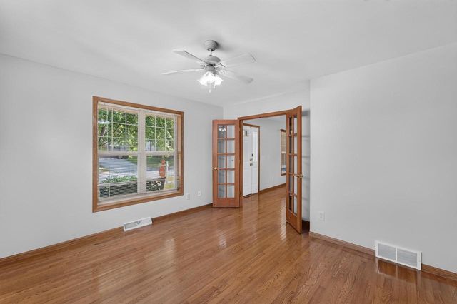 914 Eagle Crest Drive, Madison, WI 53704