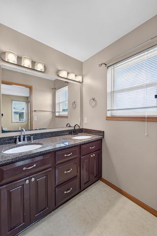914 Eagle Crest Drive, Madison, WI 53704