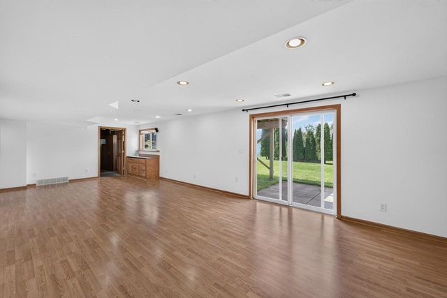 914 Eagle Crest Drive, Madison, WI 53704