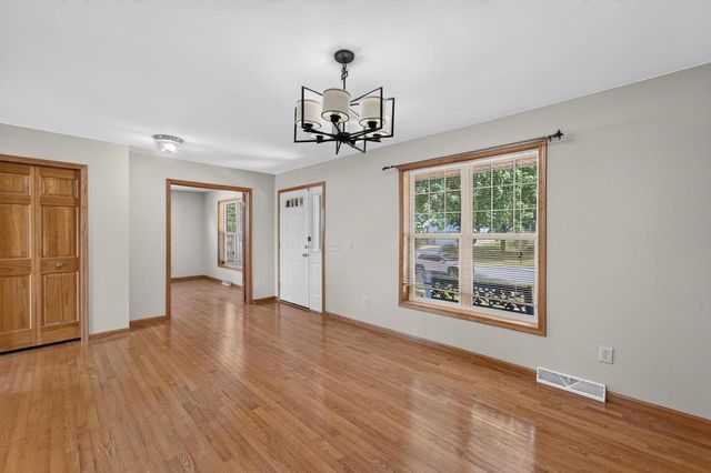 914 Eagle Crest Drive, Madison, WI 53704