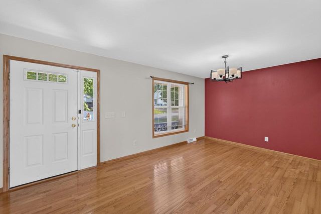 914 Eagle Crest Drive, Madison, WI 53704