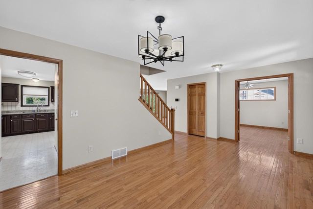914 Eagle Crest Drive, Madison, WI 53704