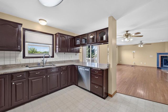 914 Eagle Crest Drive, Madison, WI 53704
