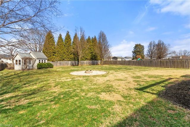 311 Vancouver Court, Kernersville, NC 27284