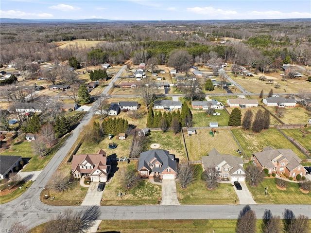 311 Vancouver Court, Kernersville, NC 27284