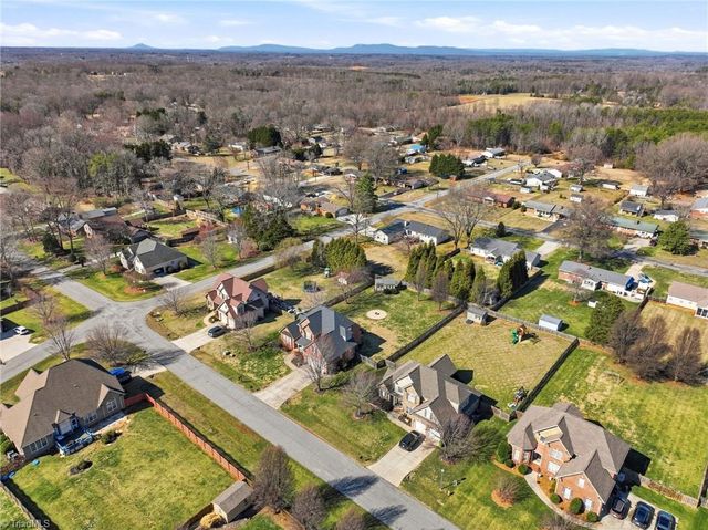 311 Vancouver Court, Kernersville, NC 27284