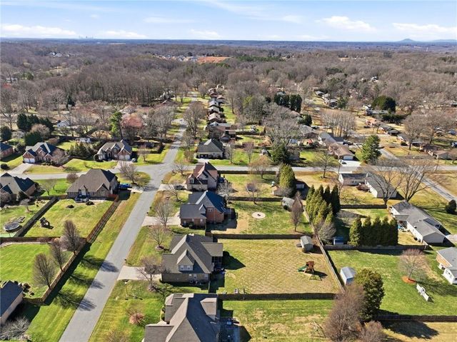 311 Vancouver Court, Kernersville, NC 27284