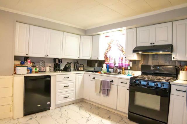 352 Taylor Street, Manchester, NH 03103