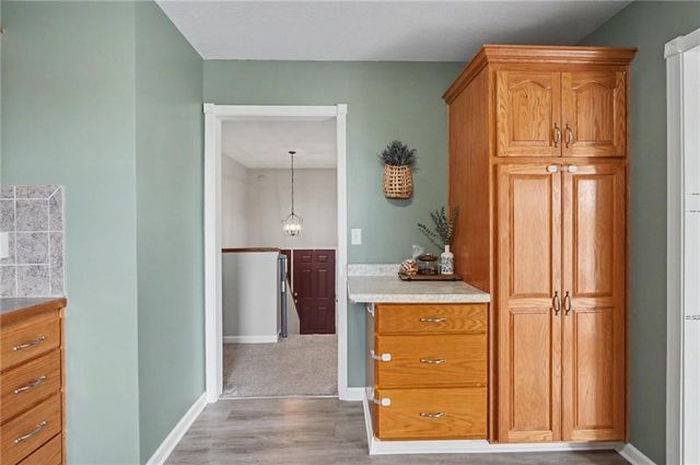 953 N Hickory Drive, Tonganoxie, KS 66086