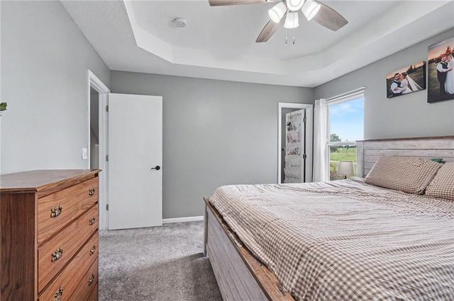 953 N Hickory Drive, Tonganoxie, KS 66086
