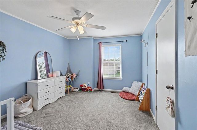 953 N Hickory Drive, Tonganoxie, KS 66086