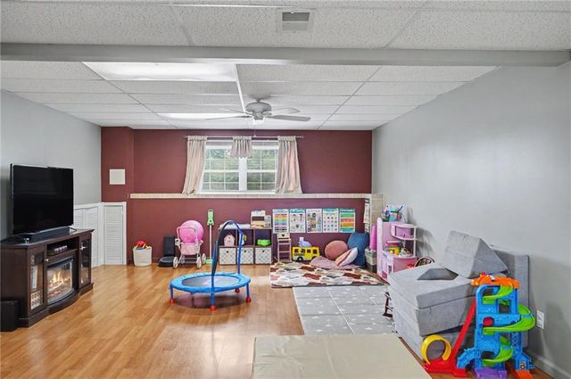 953 N Hickory Drive, Tonganoxie, KS 66086