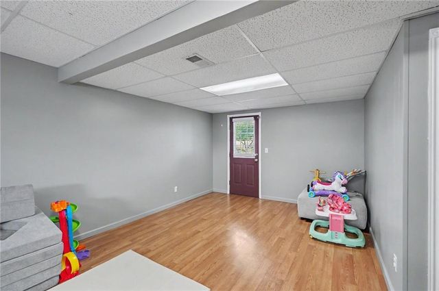 953 N Hickory Drive, Tonganoxie, KS 66086