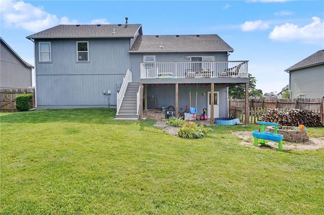 953 N Hickory Drive, Tonganoxie, KS 66086