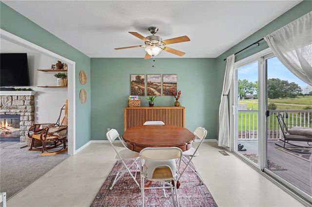 953 N Hickory Drive, Tonganoxie, KS 66086