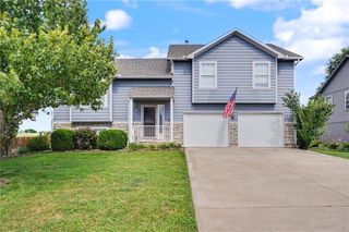 953 N Hickory Drive, Tonganoxie, KS 66086