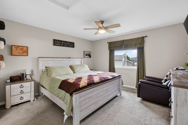 913 Moline Loop NW, Isanti, MN 55040