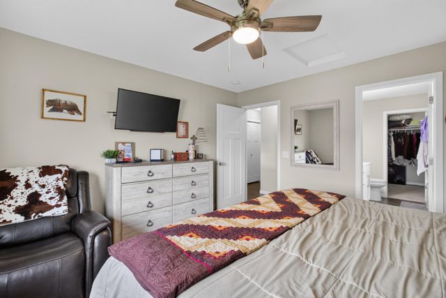 913 Moline Loop NW, Isanti, MN 55040