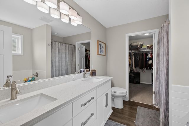 913 Moline Loop NW, Isanti, MN 55040
