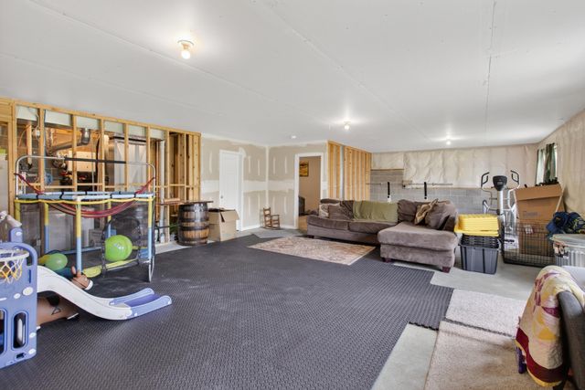 913 Moline Loop NW, Isanti, MN 55040