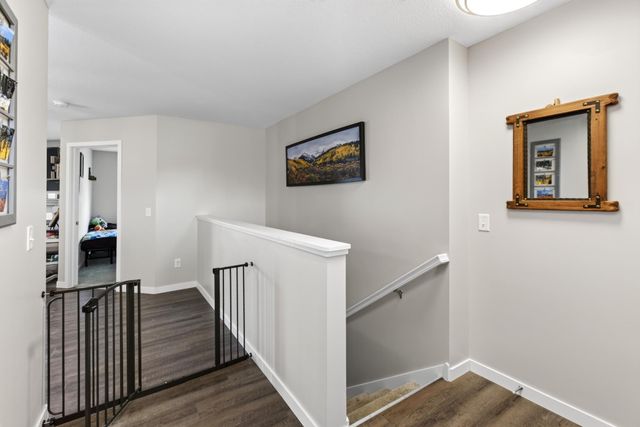 913 Moline Loop NW, Isanti, MN 55040