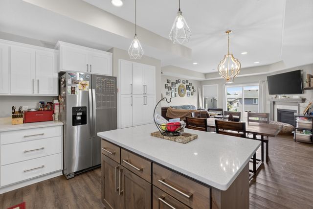 913 Moline Loop NW, Isanti, MN 55040