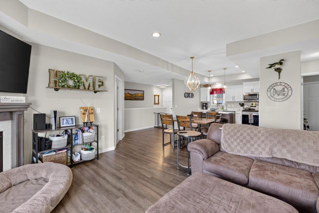 913 Moline Loop NW, Isanti, MN 55040
