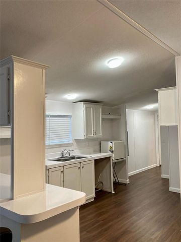 4201 N I 45, Ennis, TX 75119