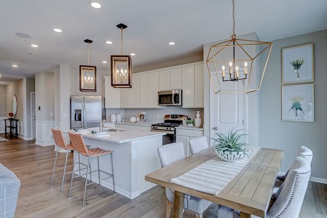 548 Endicott Road, South Elgin, IL 60177