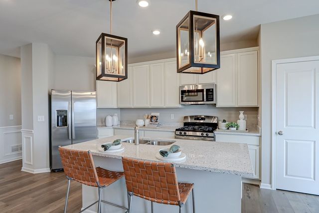 548 Endicott Road, South Elgin, IL 60177