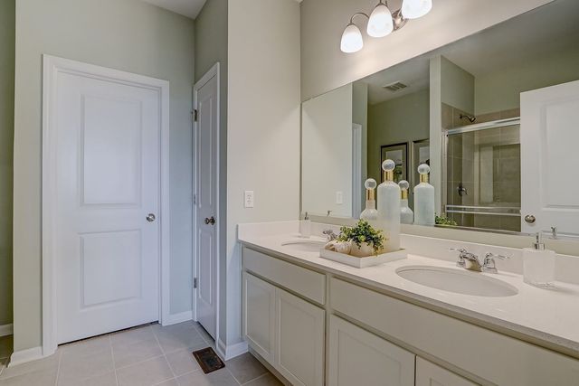 548 Endicott Road, South Elgin, IL 60177