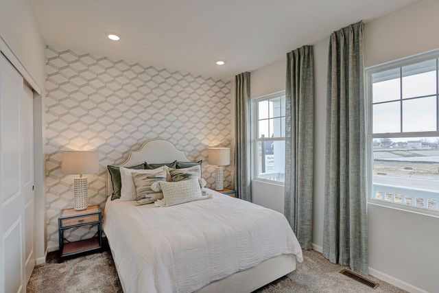 548 Endicott Road, South Elgin, IL 60177