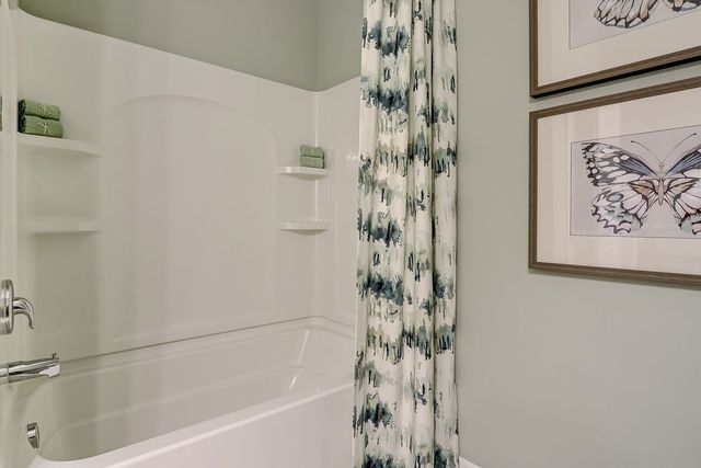 548 Endicott Road, South Elgin, IL 60177