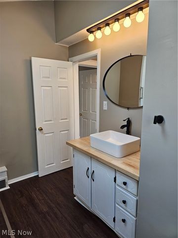 18 Youtz Avenue, Akron, OH 44301