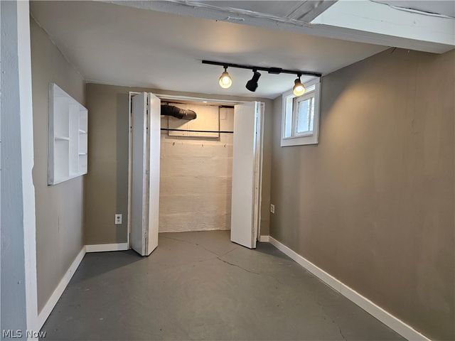 18 Youtz Avenue, Akron, OH 44301