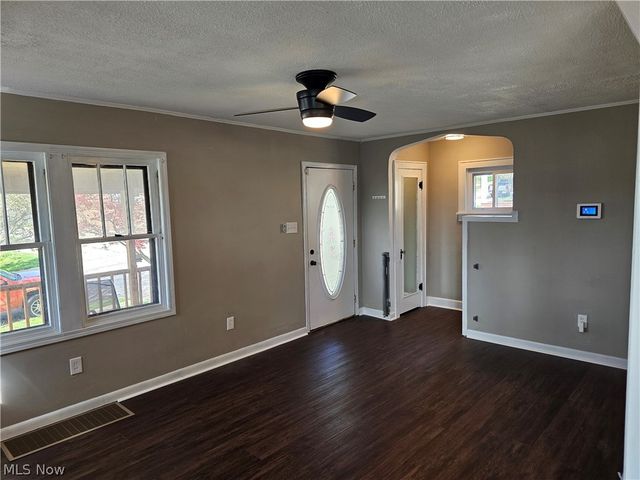 18 Youtz Avenue, Akron, OH 44301