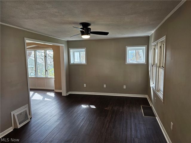 18 Youtz Avenue, Akron, OH 44301