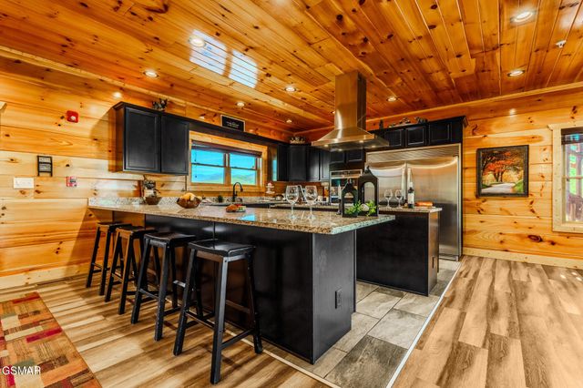 782 Park Vista Way, Gatlinburg, TN 37738