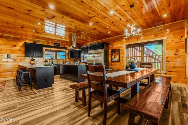 782 Park Vista Way, Gatlinburg, TN 37738