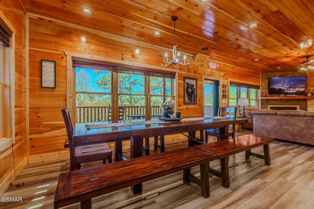 782 Park Vista Way, Gatlinburg, TN 37738
