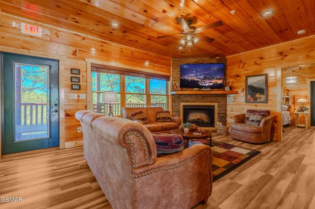 782 Park Vista Way, Gatlinburg, TN 37738